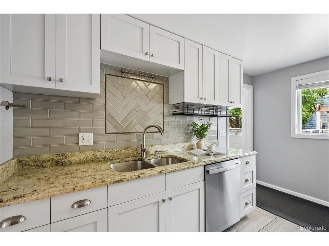 Photo of 2190 Jay St