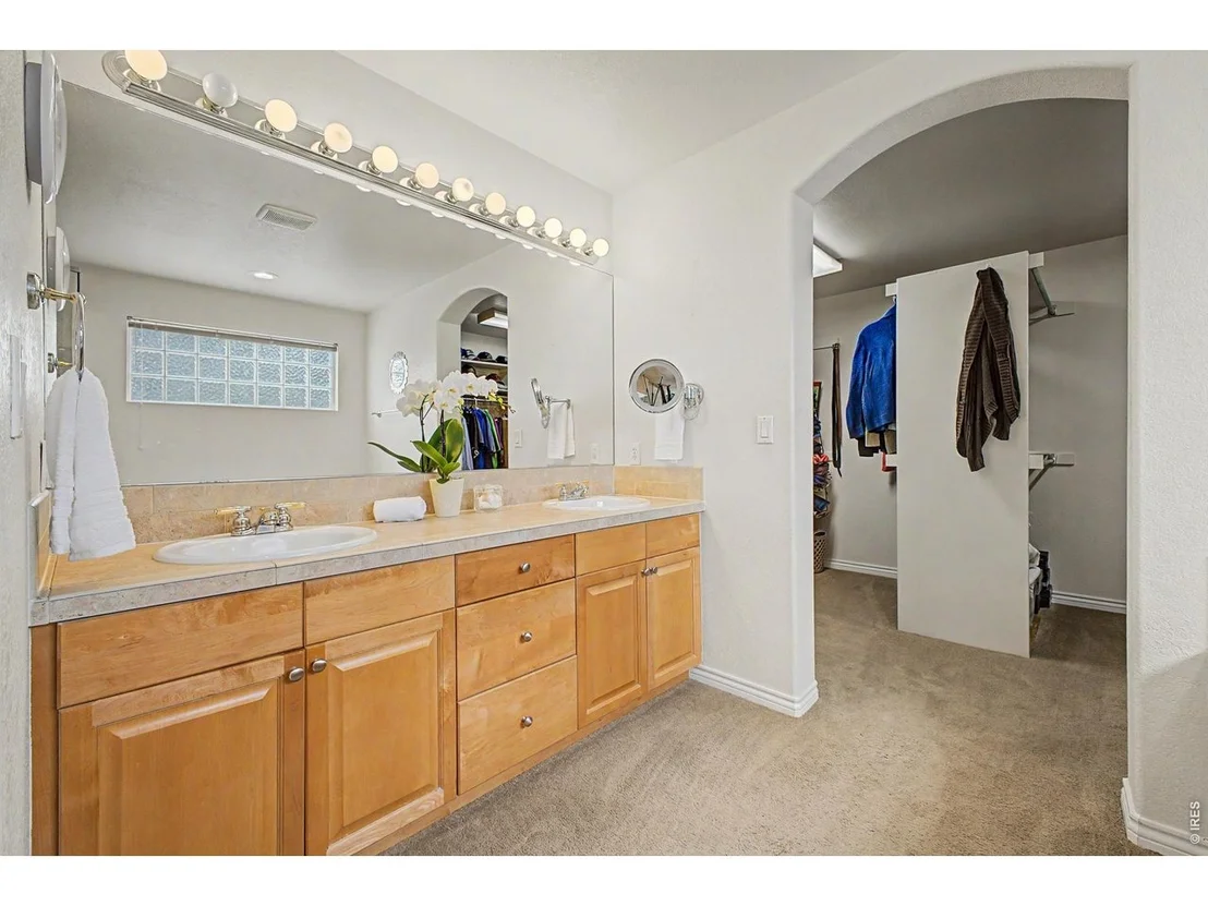 Photo of 1044 Willow Creek Cir