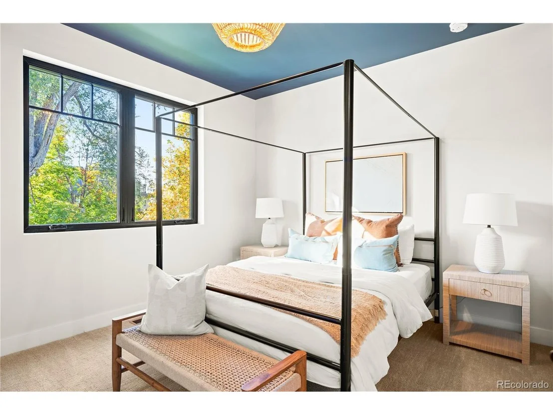 Photo of 3920 Stuart