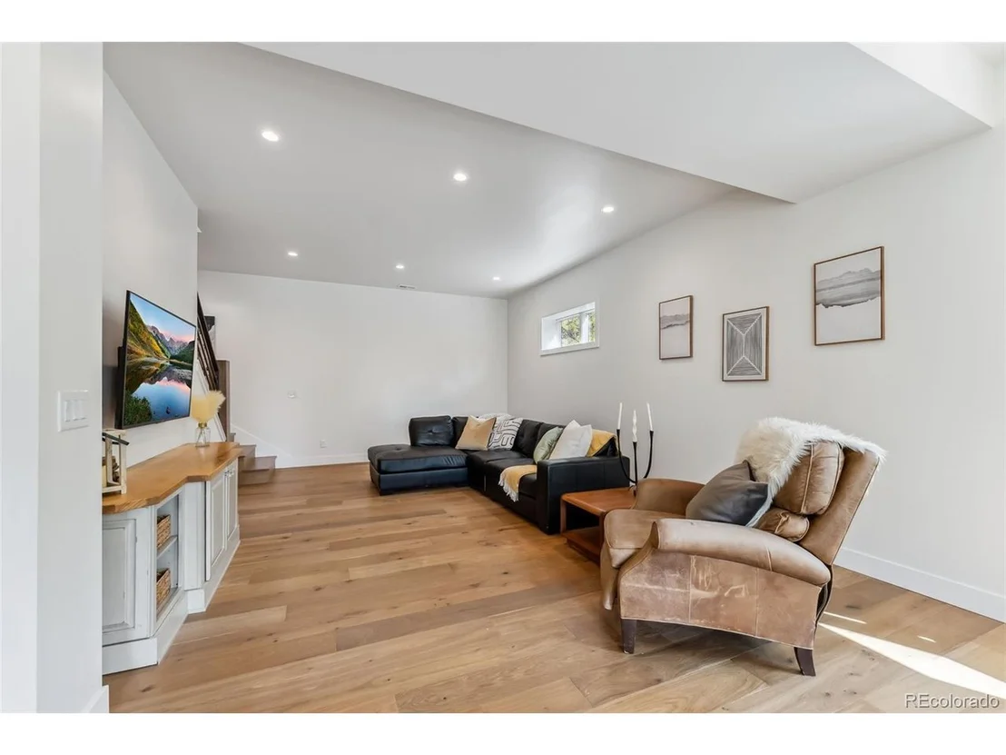 Photo of 372 Park View Dr