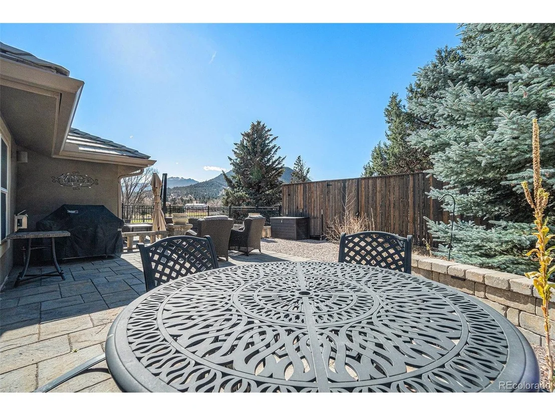 Photo of 445 Skyline Dr