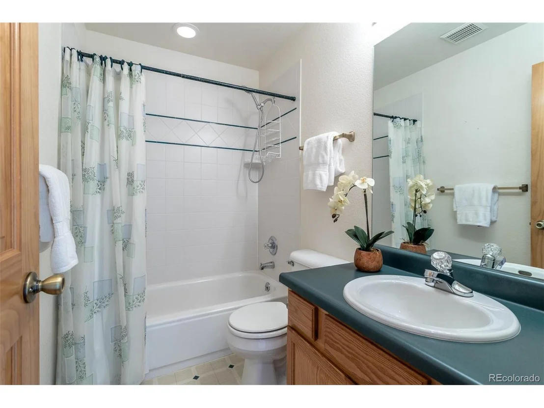 Photo of 1052 S Pine Dr