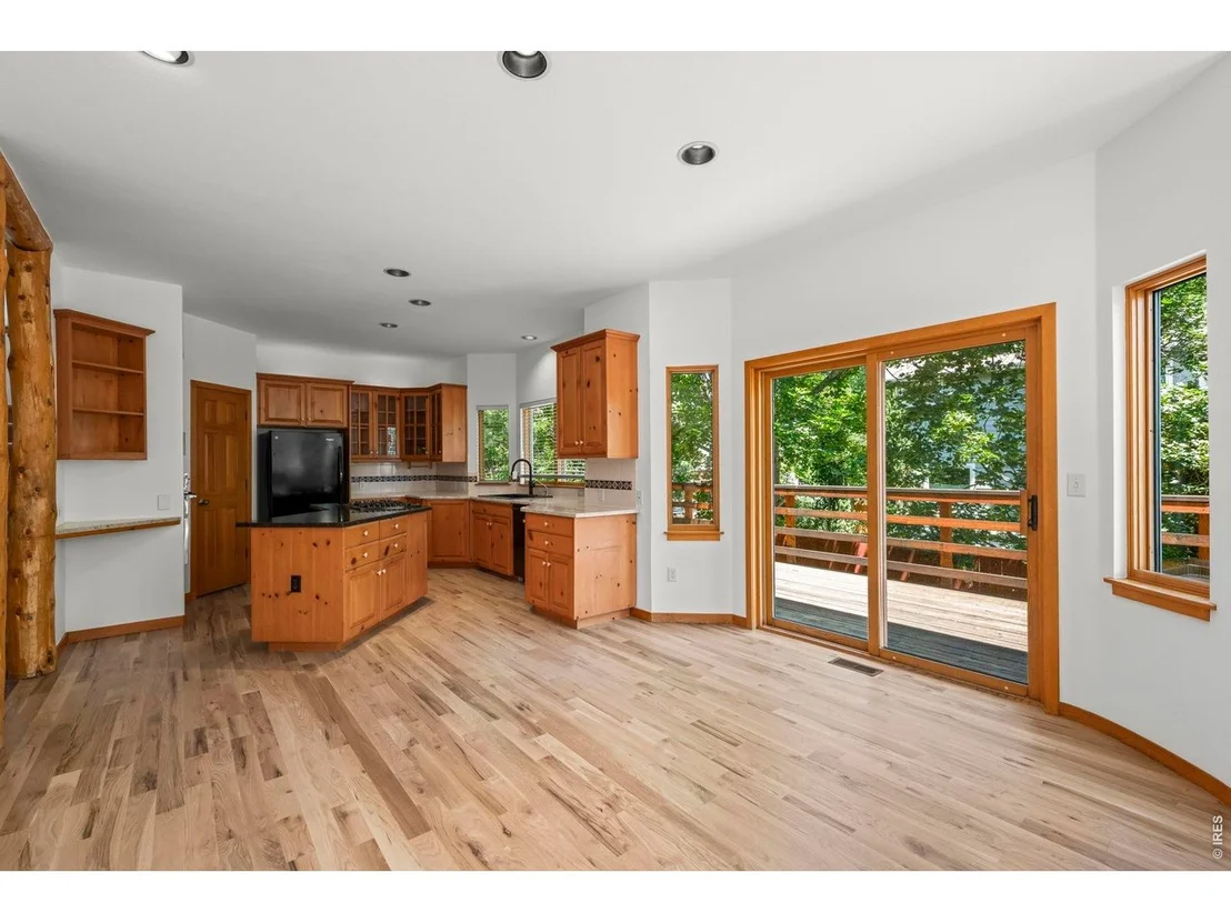 Photo of 1001 Utica Cir