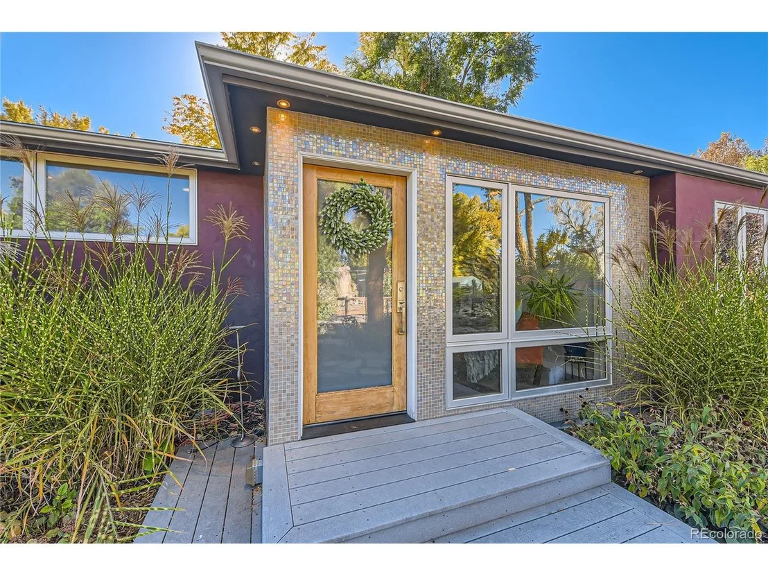 Photo of 161 3rd Ave