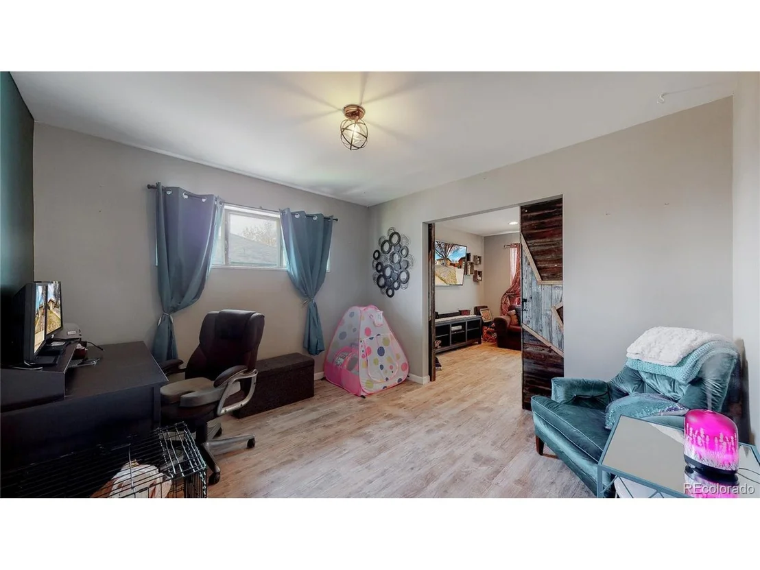 Photo of 423 Leonard Ln