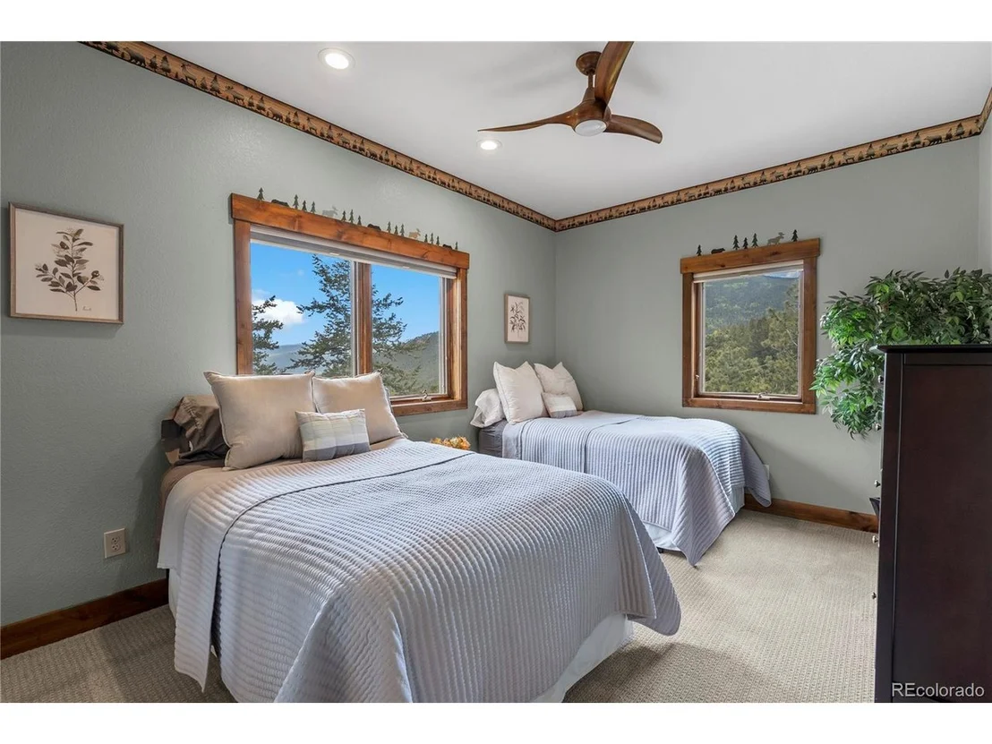 Photo of 1194 Snyder Mountain Rd