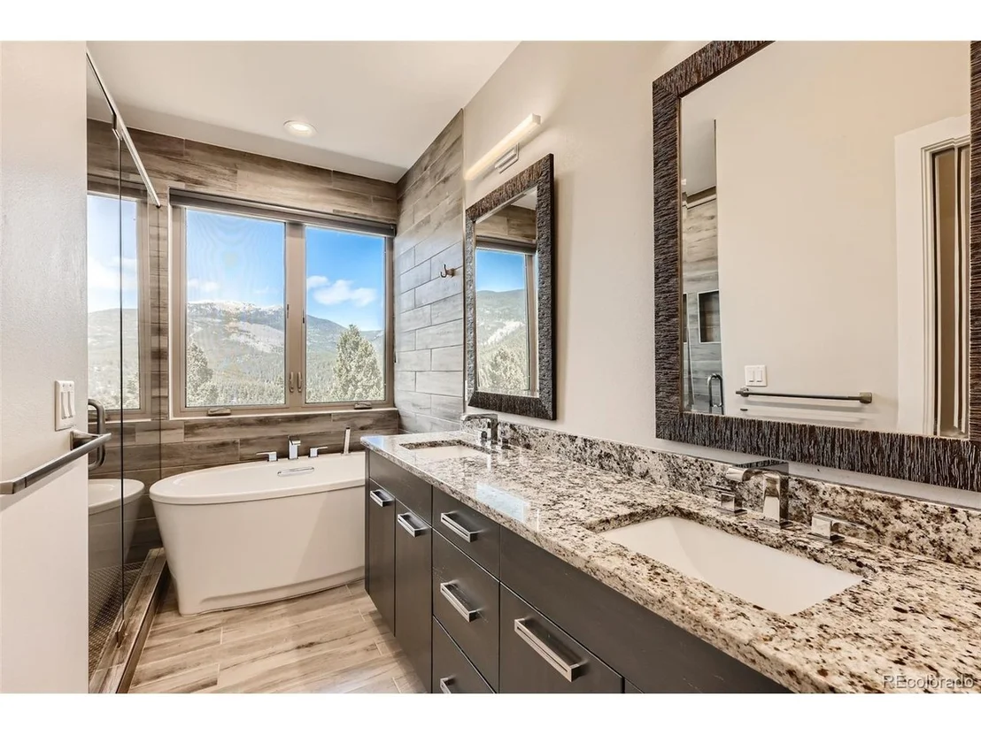 Photo of 422 Highlands Dr