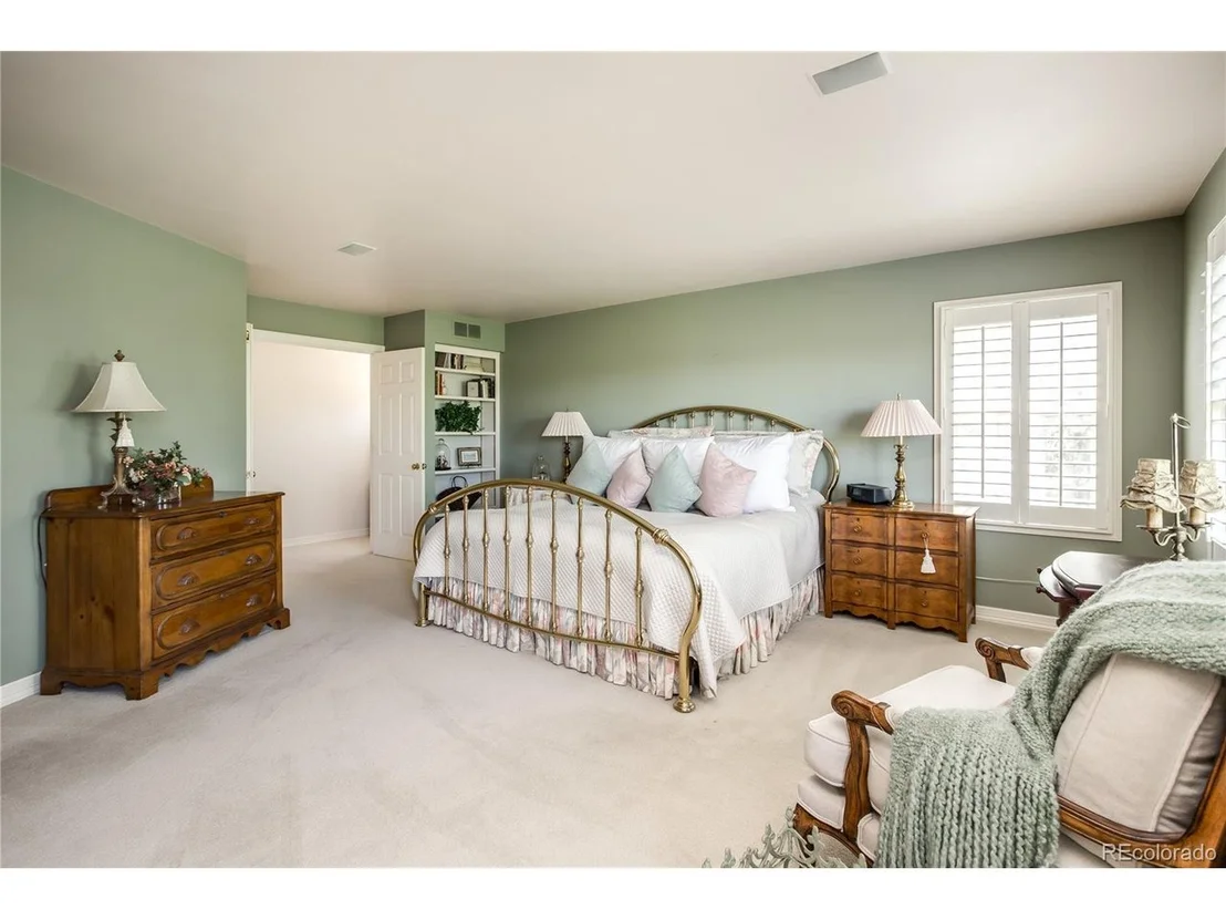 Photo of 7013 S Locust Cir