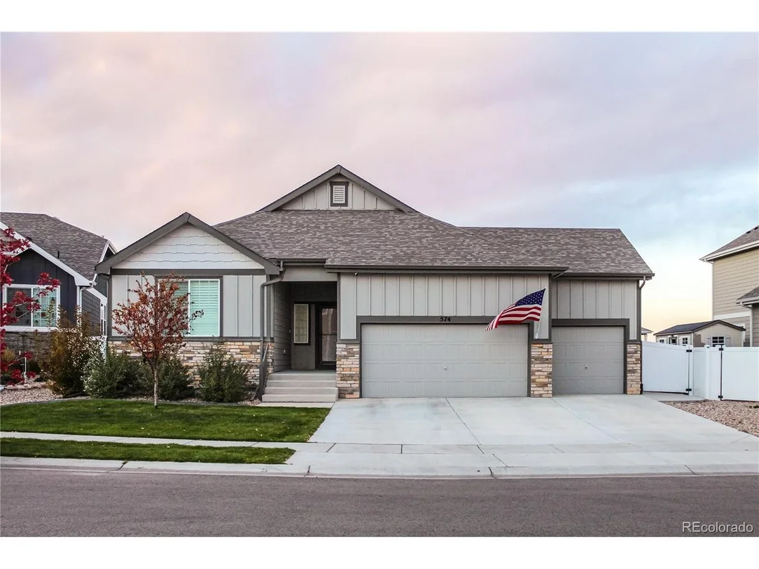 Photo of 574 Ellingwood Pointe Dr