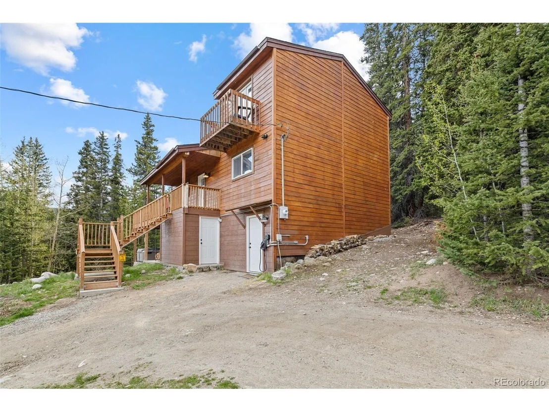 Photo of 894 Peterson Dr