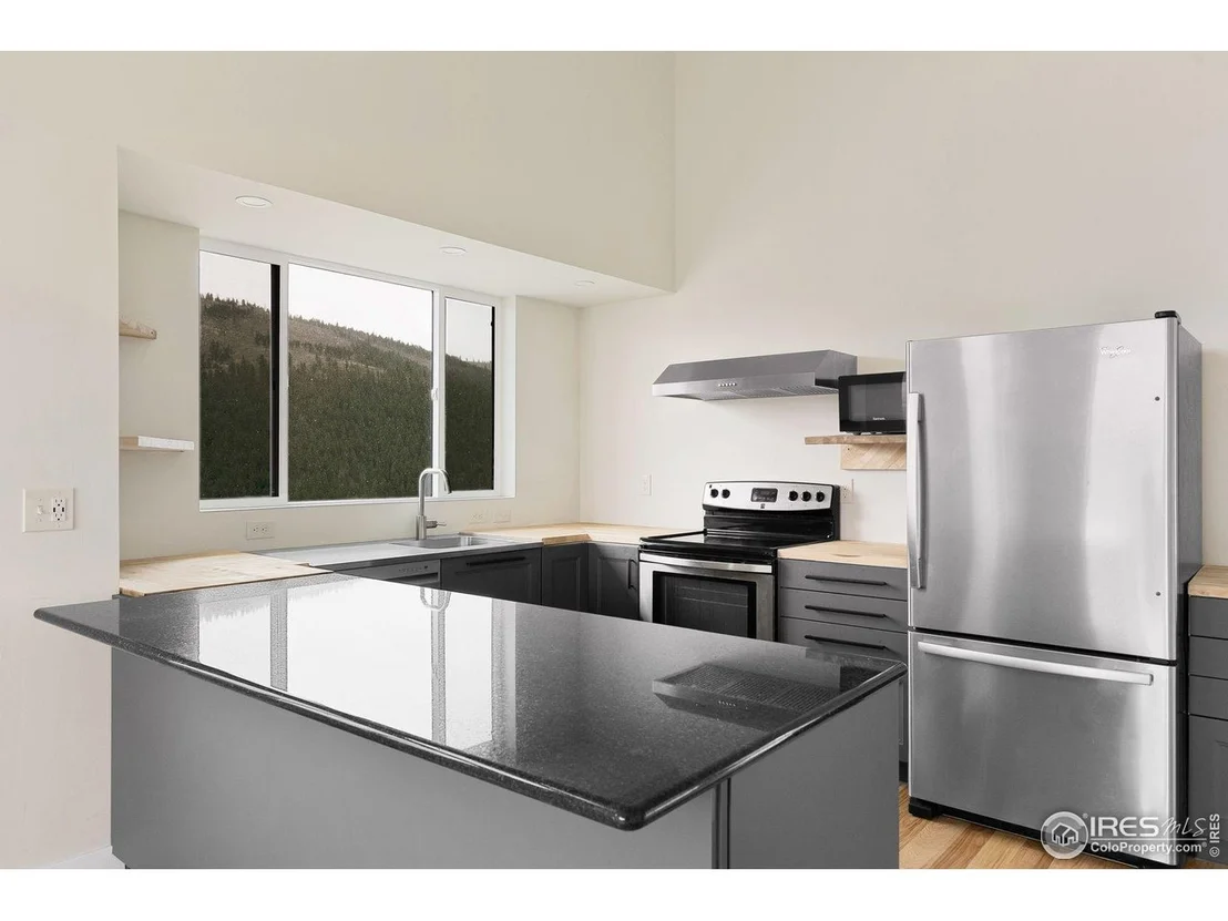 Photo of 450 Melvina Hill Rd