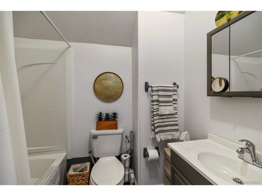 Photo of 104 N 3rd St