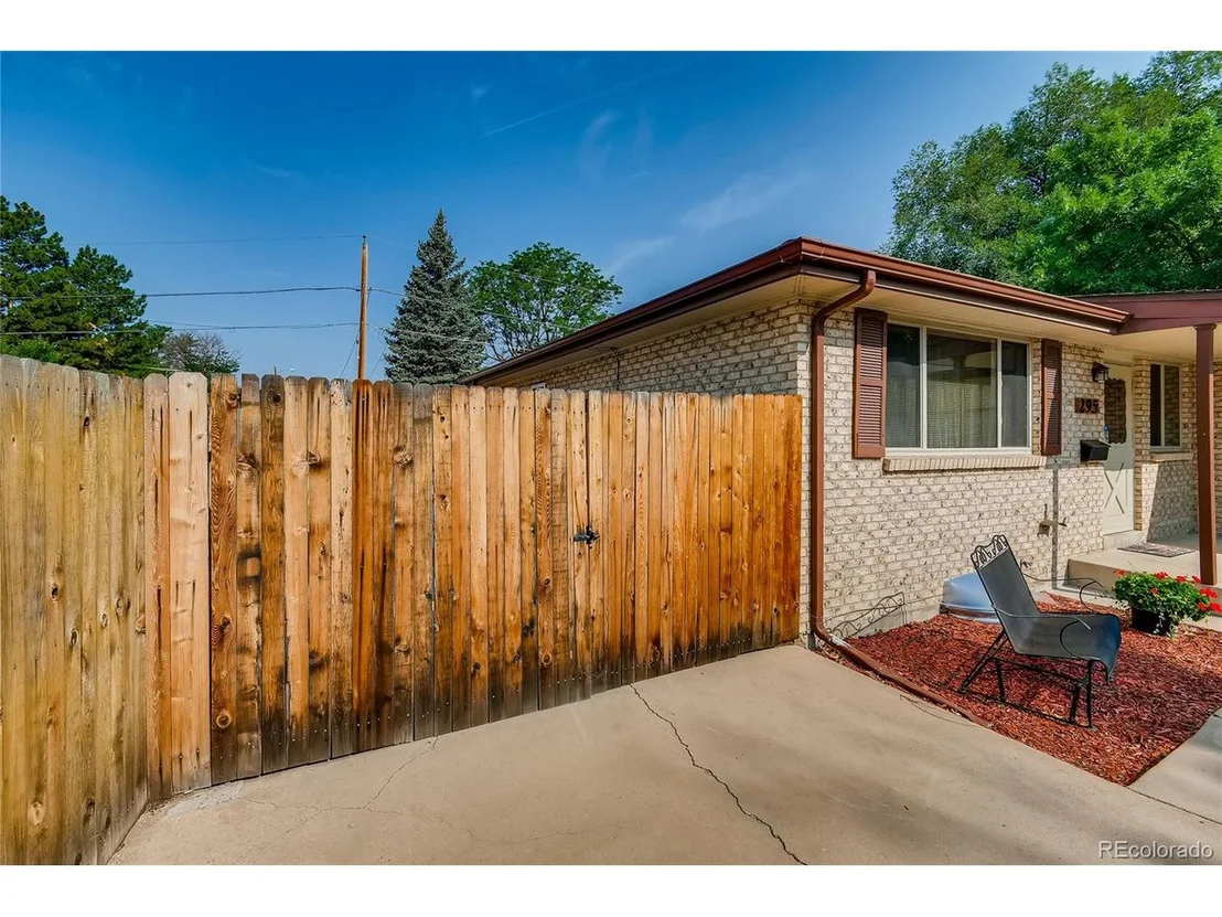 Photo of 295 Vaughn St