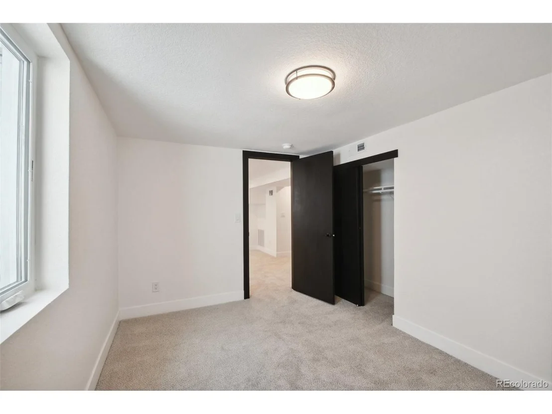 Photo of 605 W Easter Pl