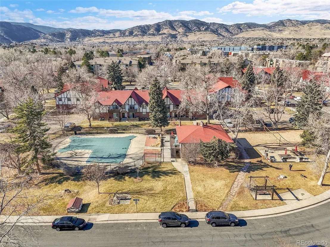 Photo of Unit 25J at 3250 Oneal Cir