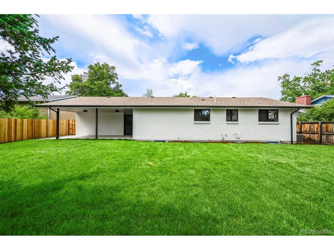 Photo of 230 Seminole Dr