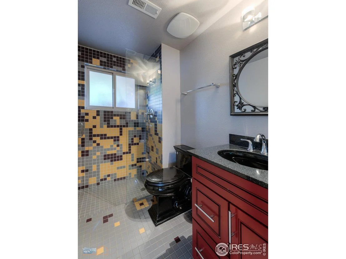 Photo of 2850 Emerson Ave