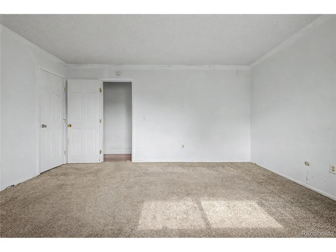Photo of 10015 Beach St