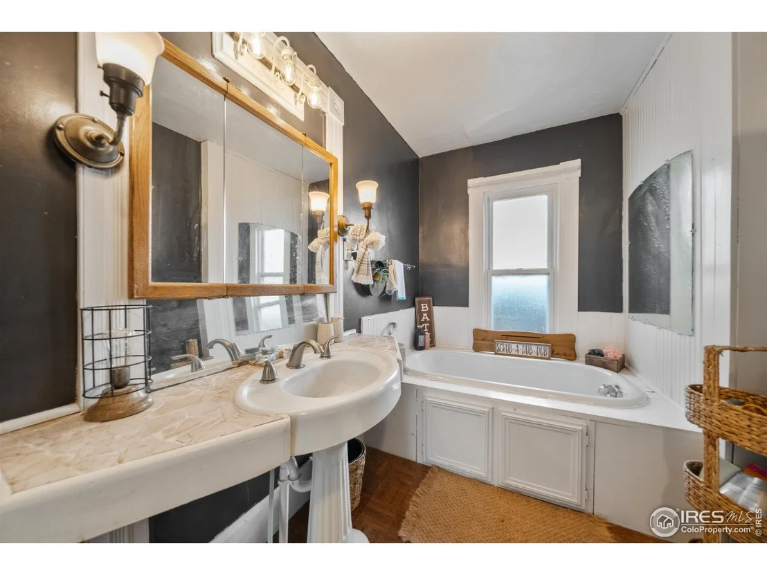 Photo of 213 W 3rd Ave