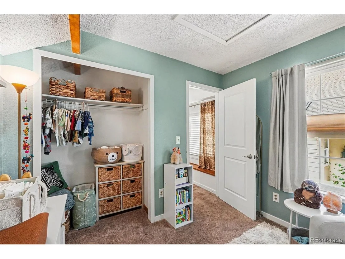 Photo of 9875 Iris St