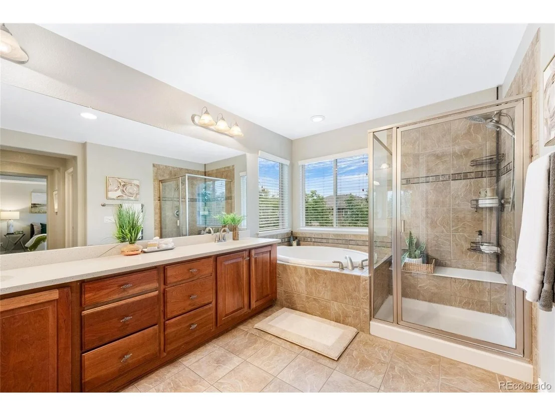 Photo of 10755 Glengate Cir
