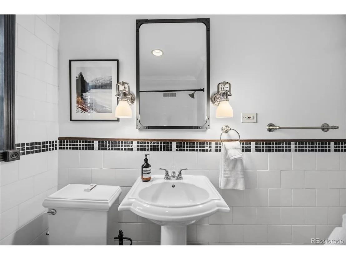 Photo of 2375 Locust St
