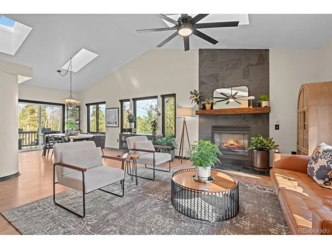 Photo of 424 W Dory Way