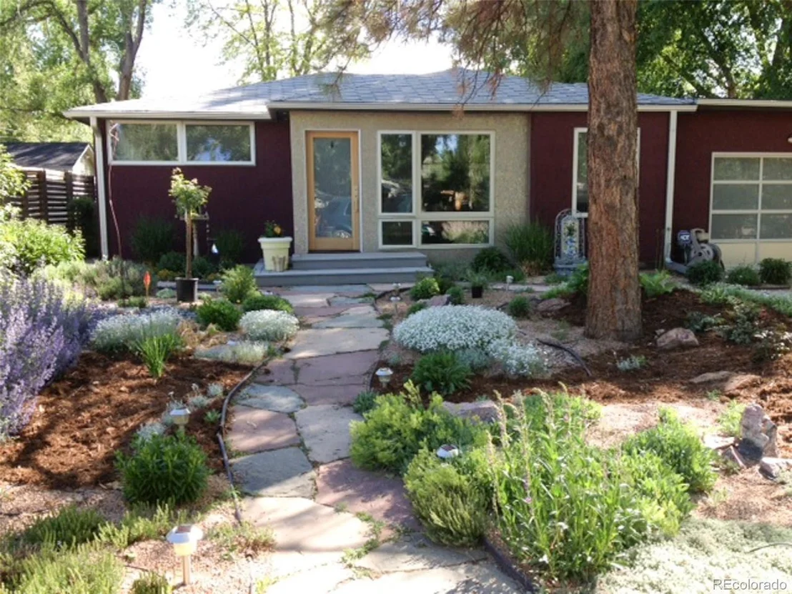 Photo of 161 3rd Ave