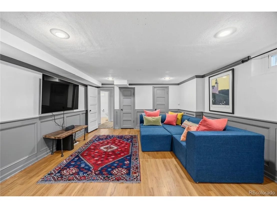 Photo of 2375 Locust St