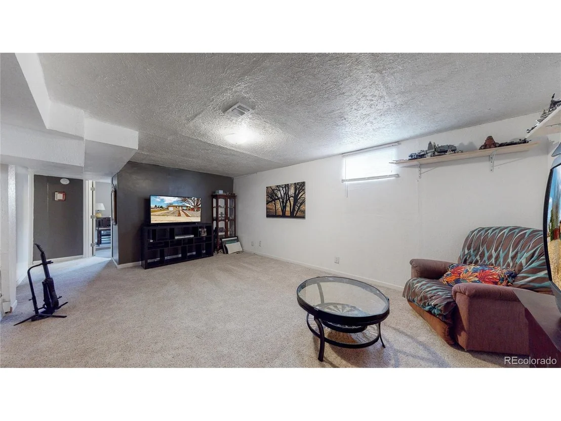 Photo of 423 Leonard Ln