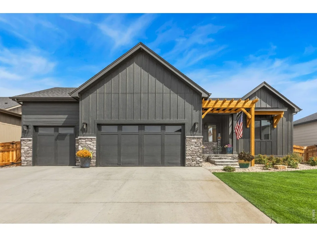 Photo of 843 Clydesdale Dr