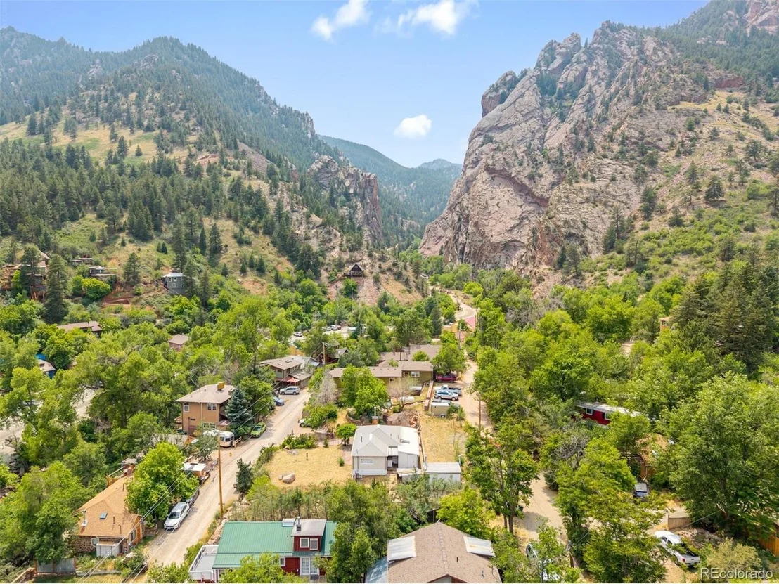 Photo of 176 Artesian Dr
