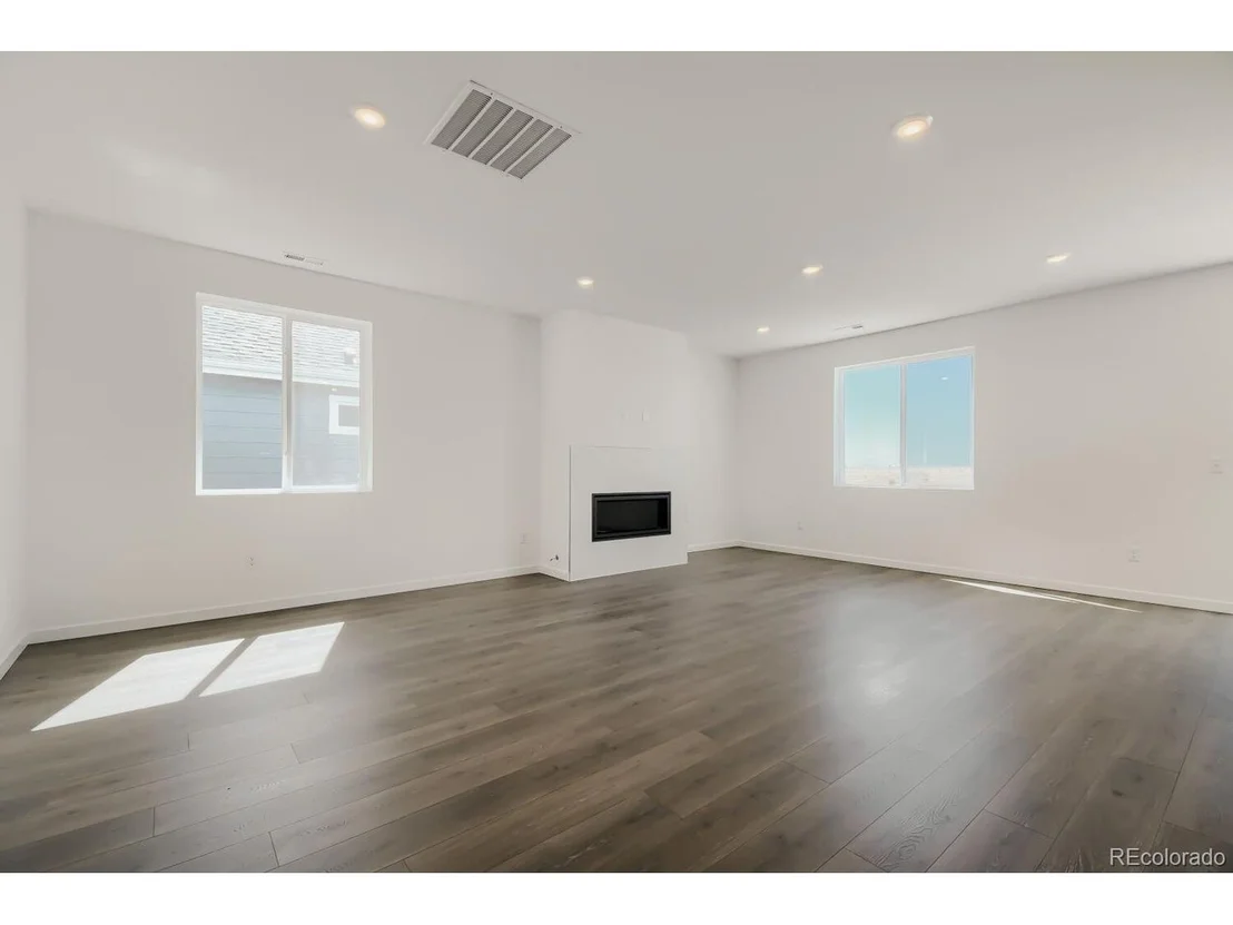 Photo of 46426 Heritage Ave