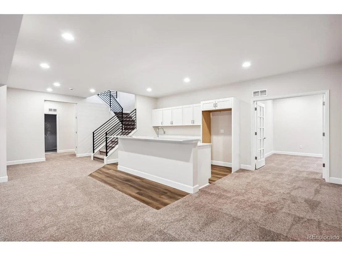 Photo of 5451 Riverbend Ave