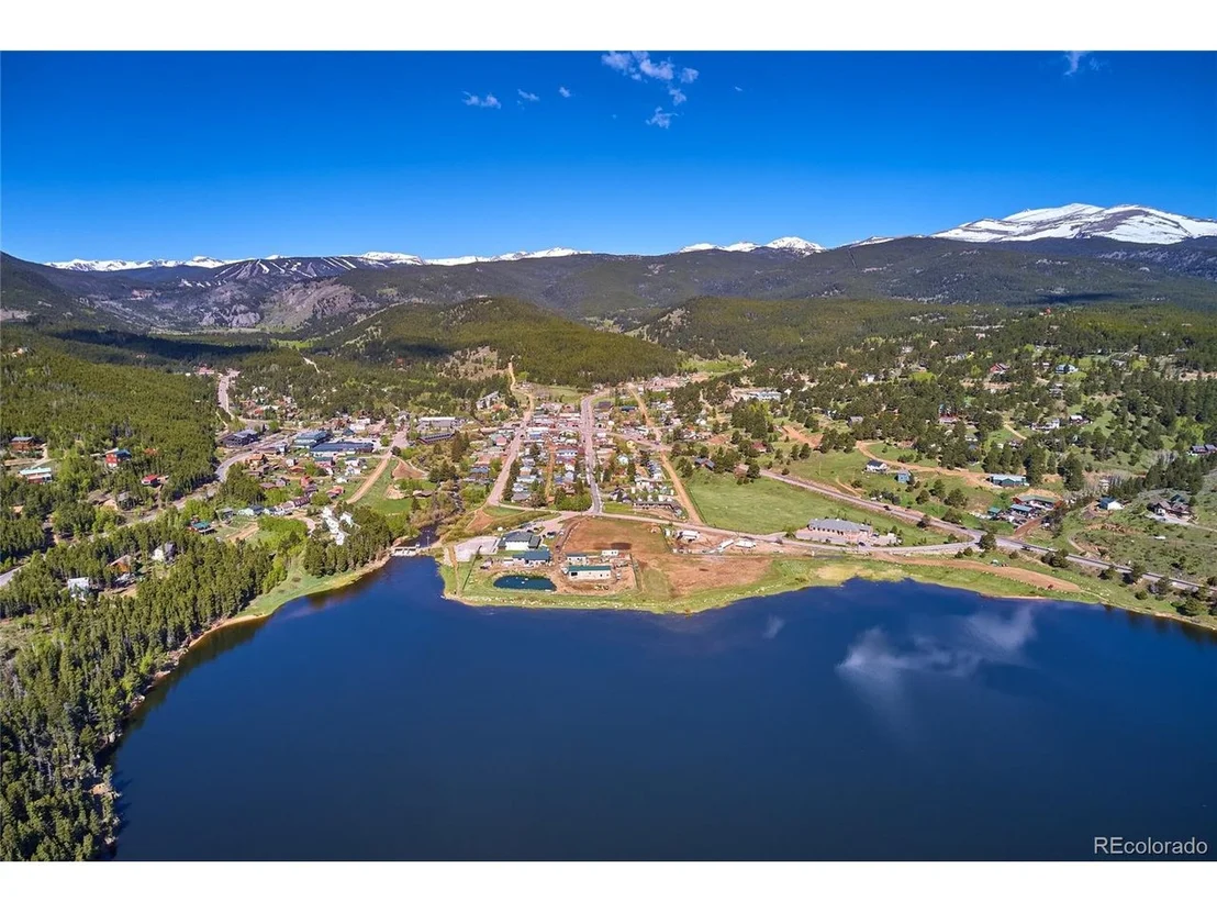 Photo of 323 Spruce Way