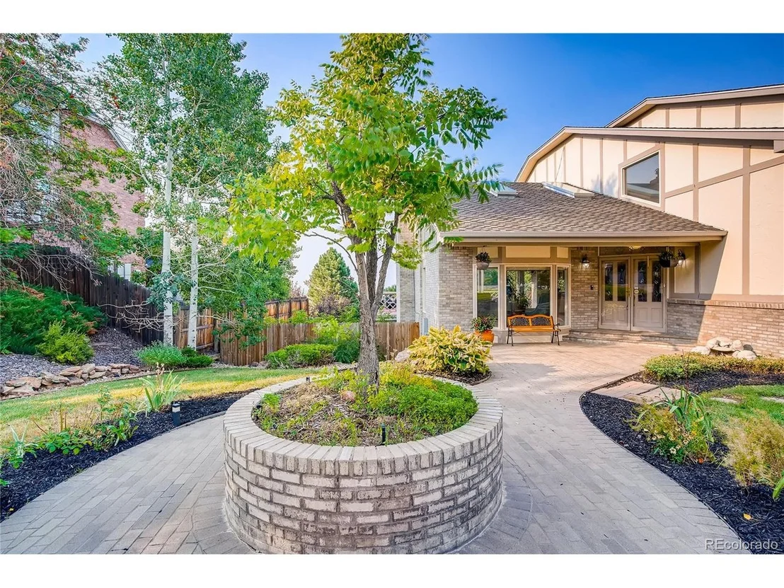 Photo of 15569 W Maple Dr