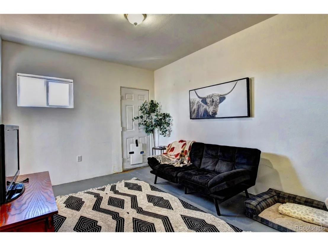 Photo of 160 Rhyolite Dr