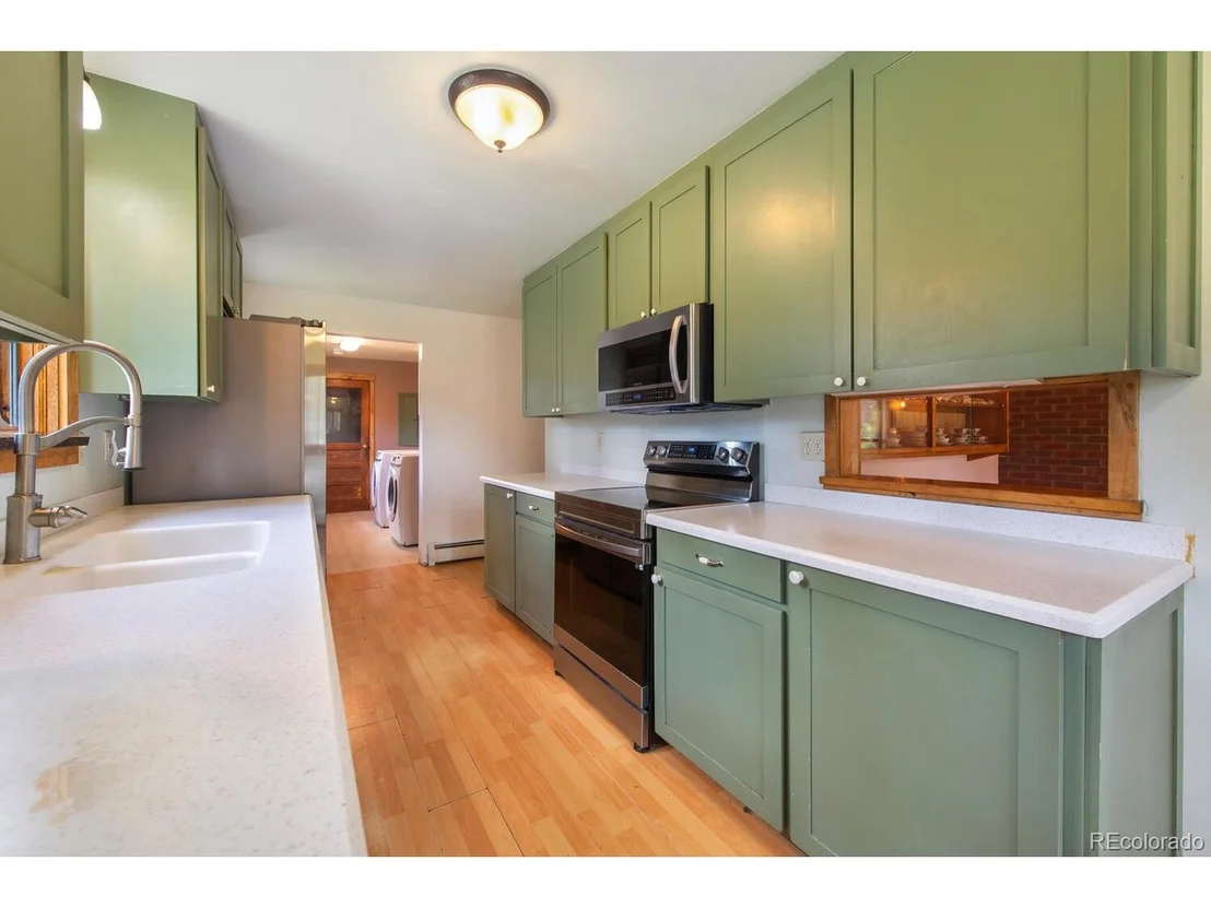 Photo of 920 Mountain View Dr