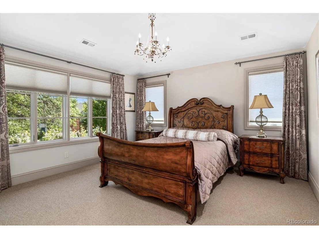Photo of 445 Cook St