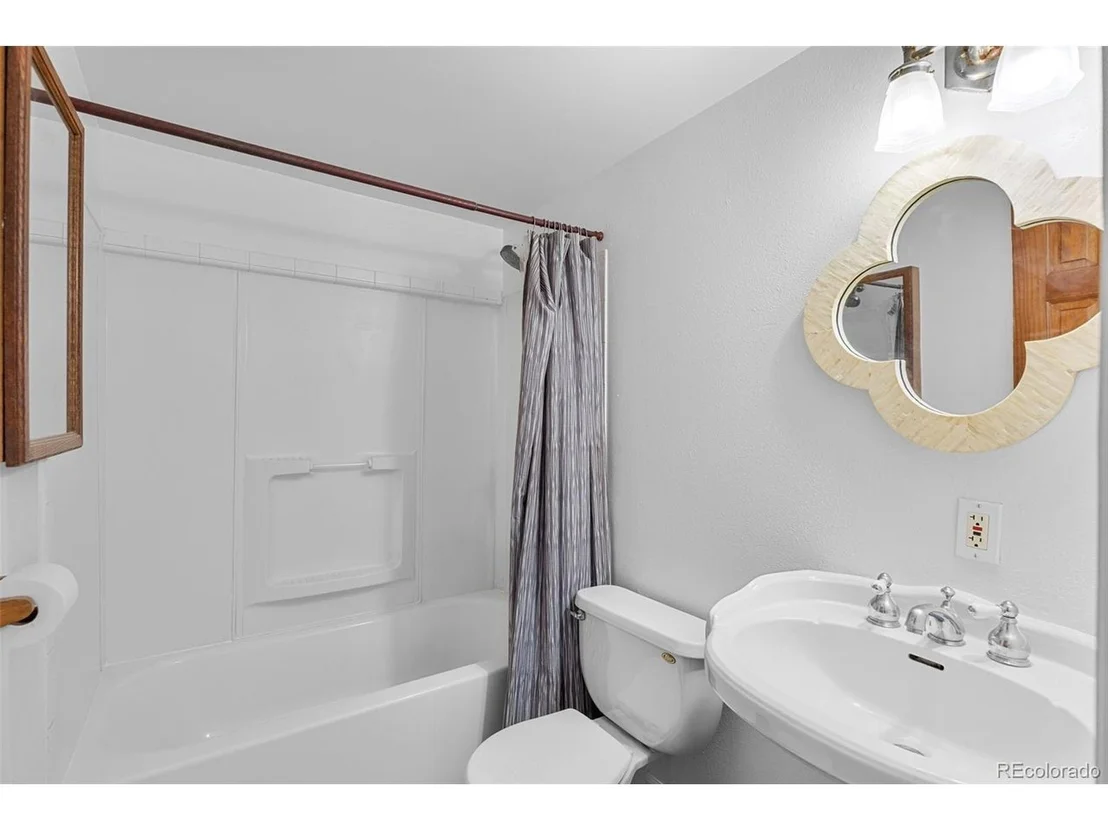 Photo of 350 Spring St