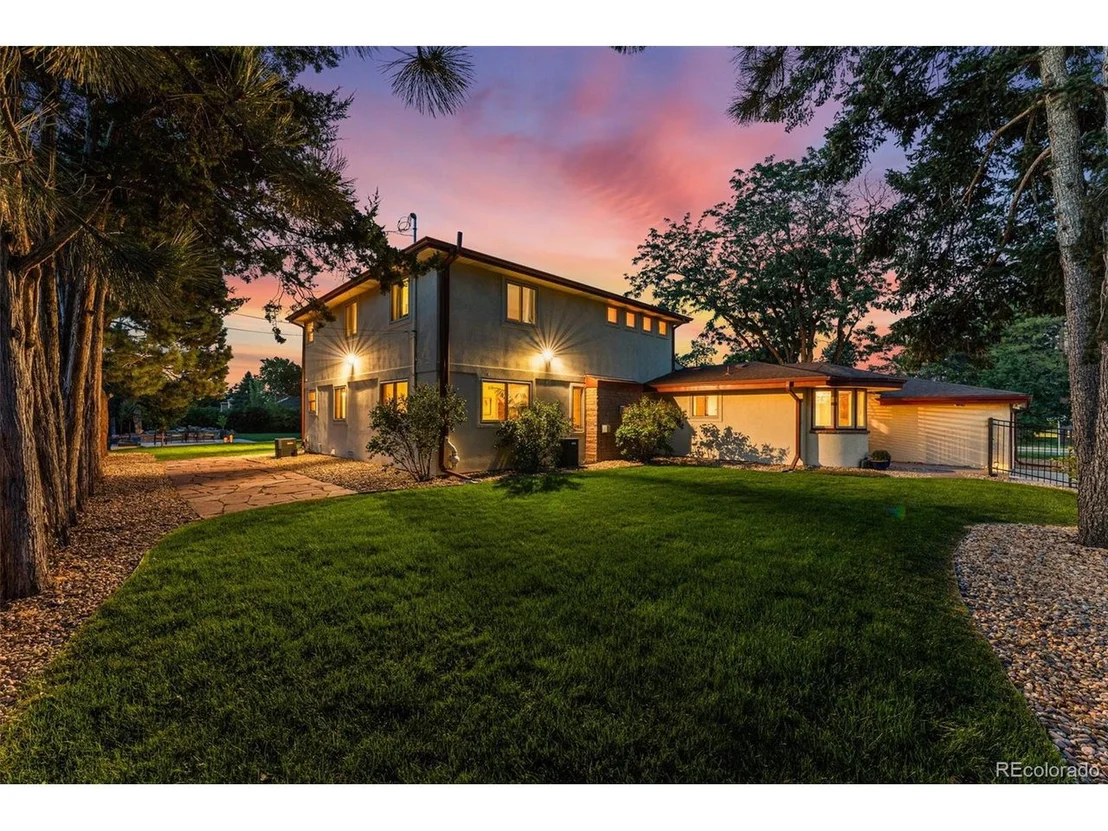 Photo of 2801 N Monaco Pkwy
