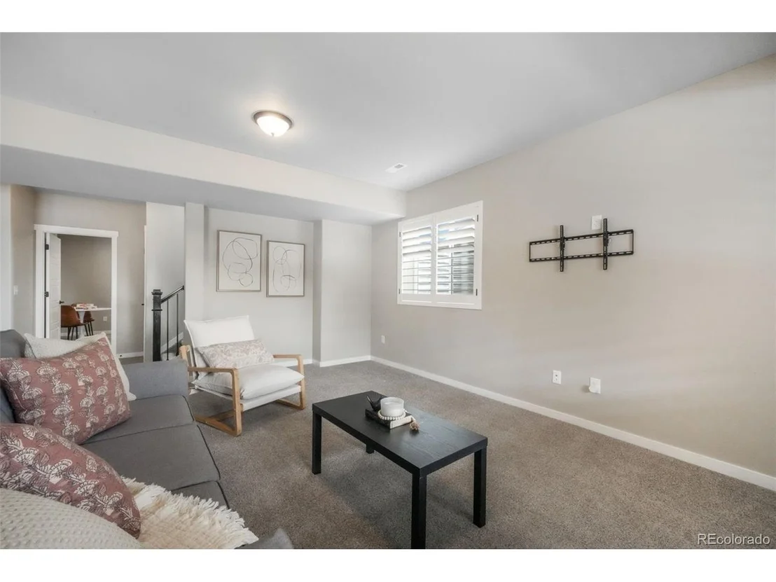 Photo of 2573 Lakes Edge Dr