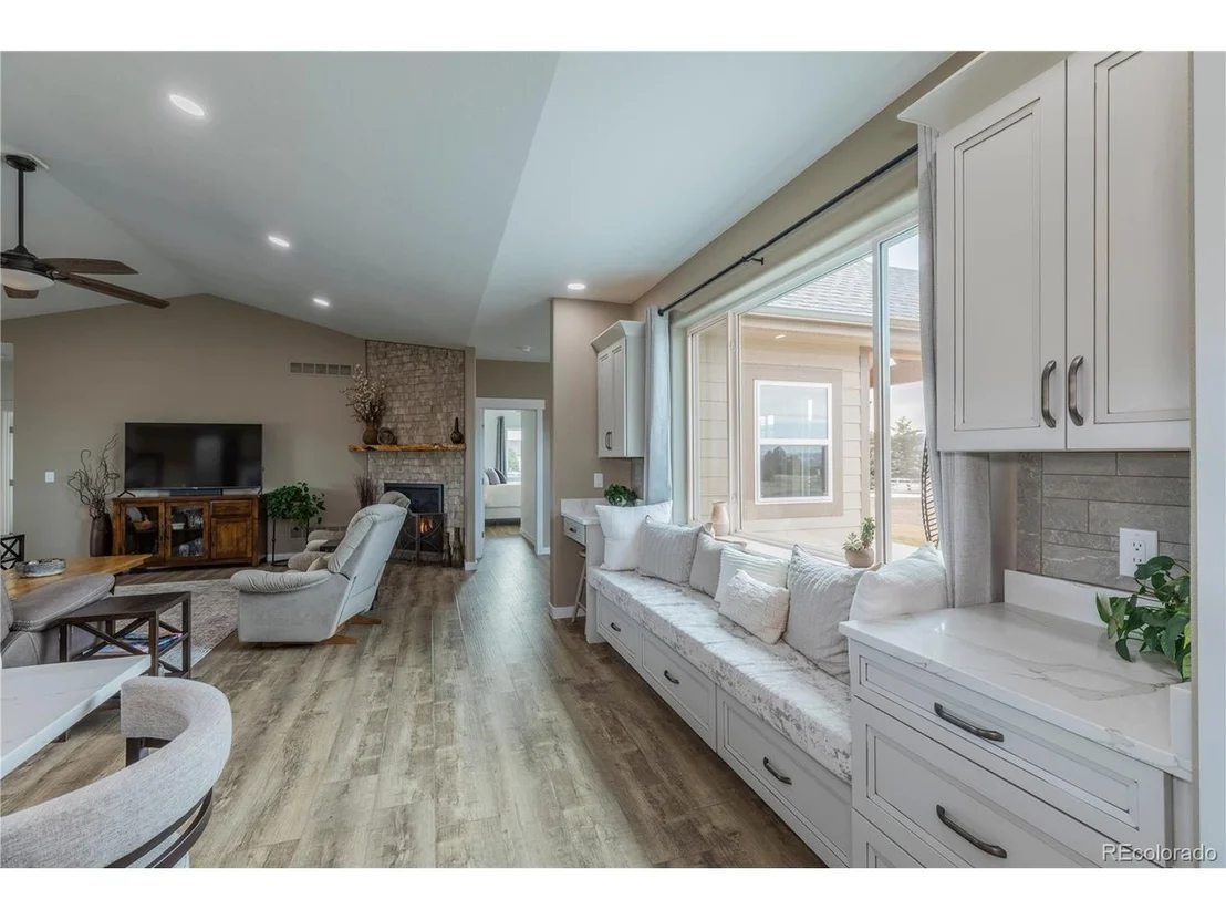 Photo of 6798 Lakeside Cir