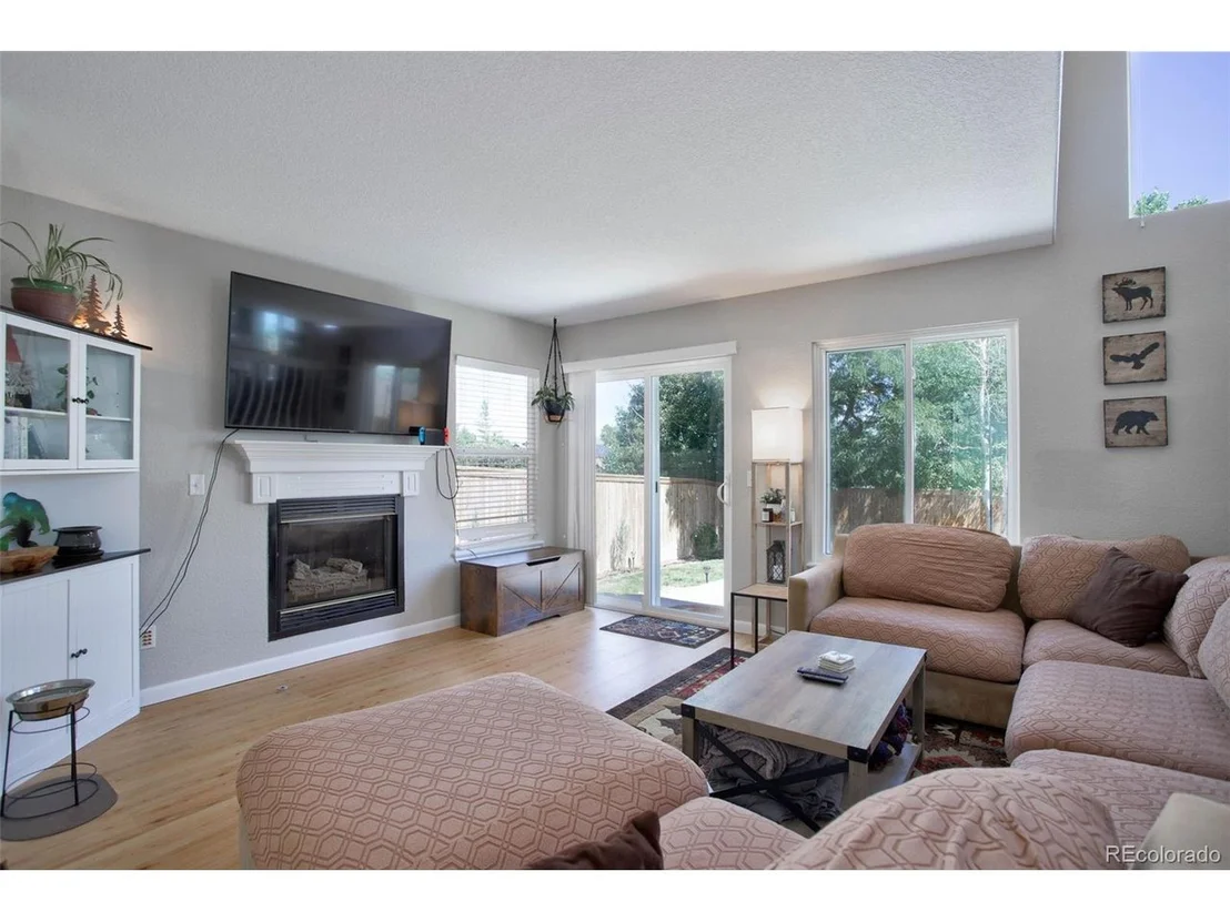 Photo of 9698 Queenscliffe Dr