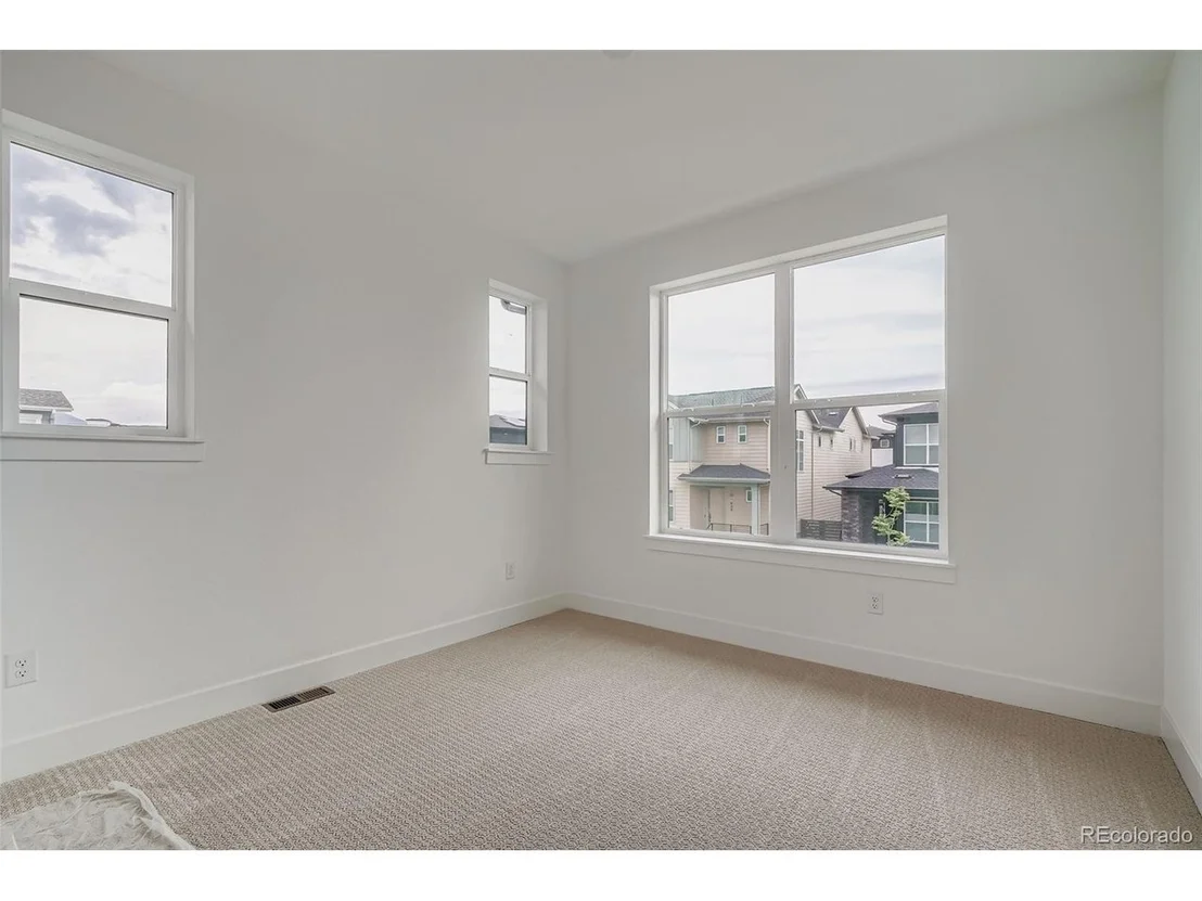 Photo of 948 Promenade Dr