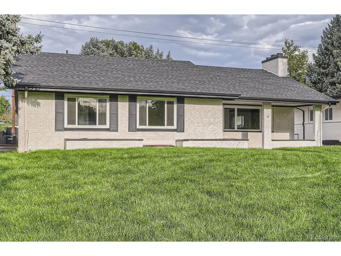 Photo of 2940 N Monaco Pkwy