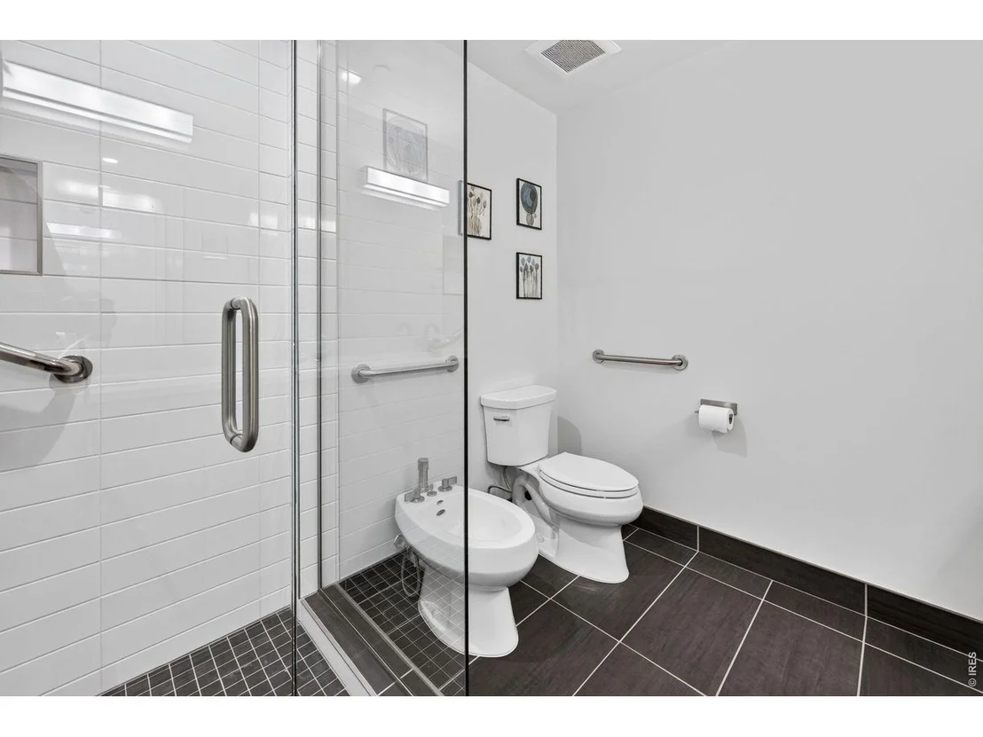 Photo of Unit 205 at 2718 Pine St