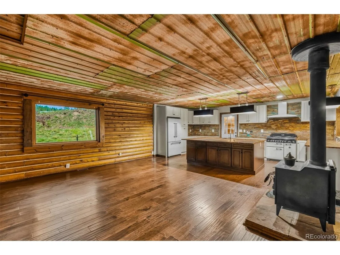 Photo of 395 Georgia Dr