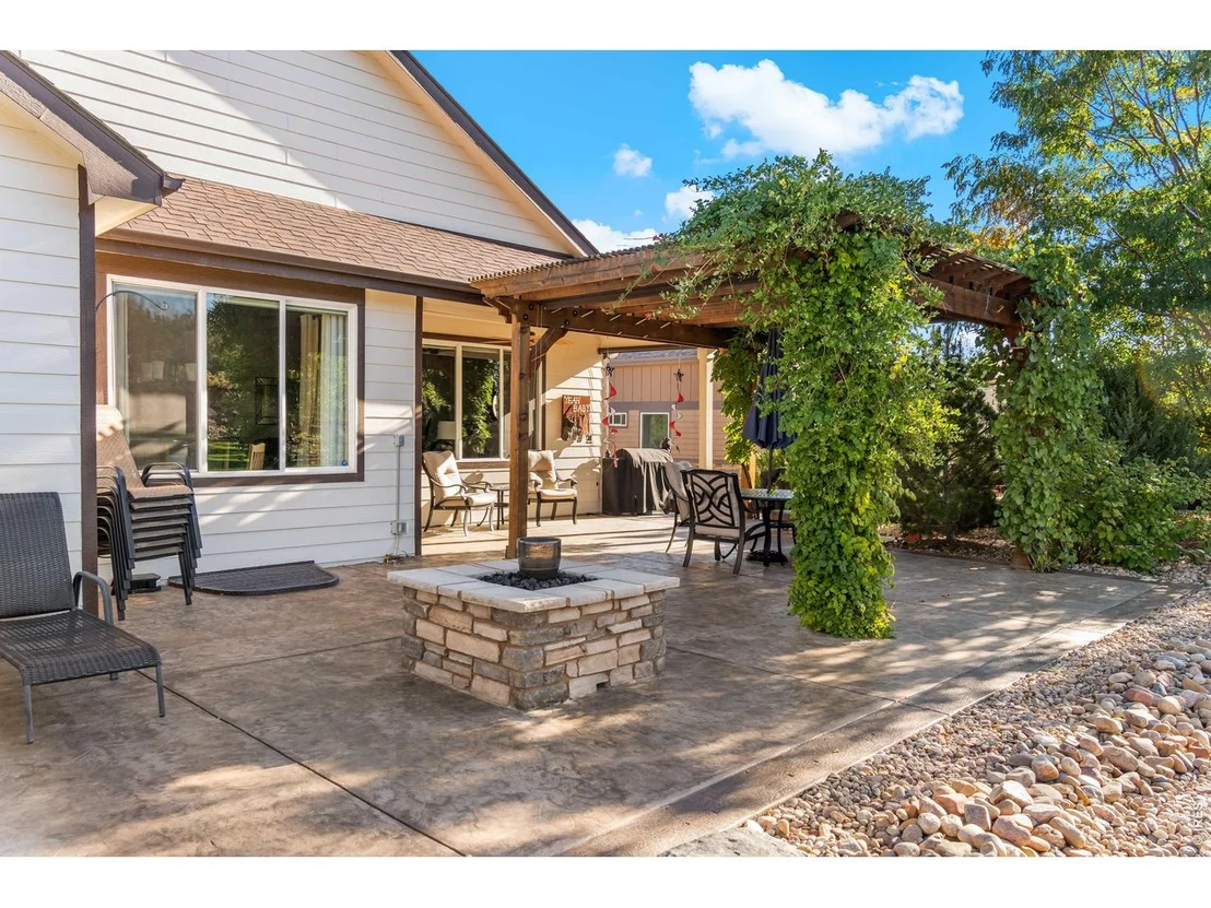 Photo of 2047 Bayfront Dr