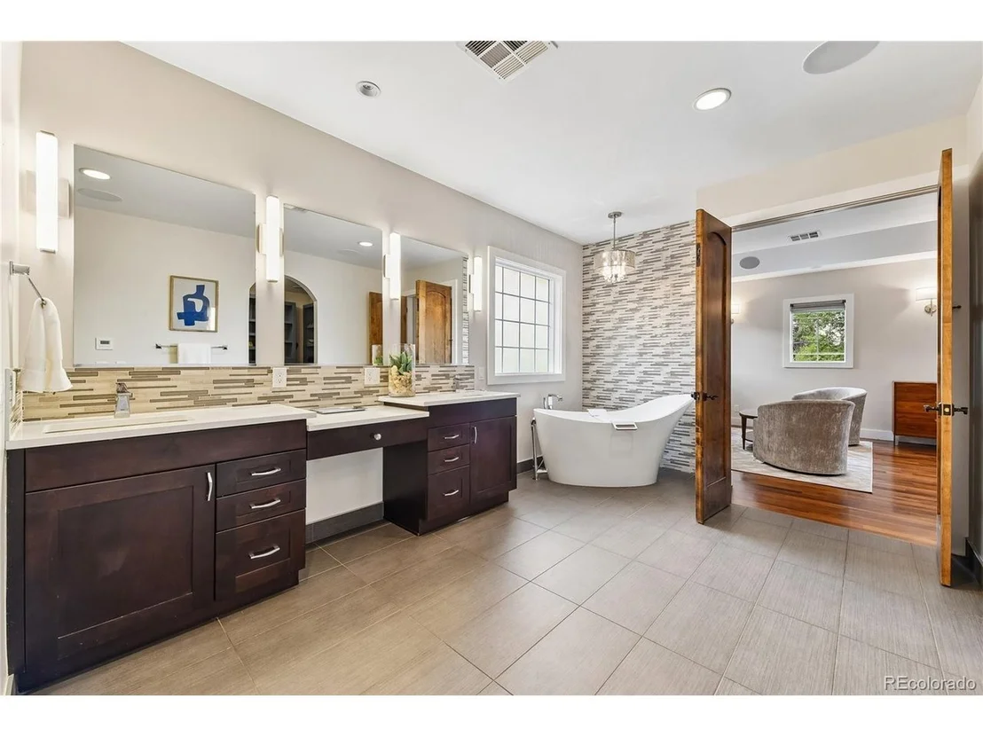 Photo of 771 Jasmine St